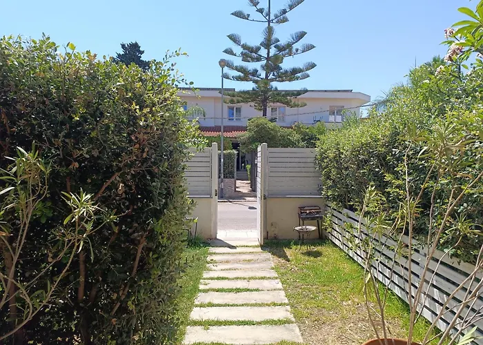 Mondello Felix - Appartamenti In Villa A 600M Dal Mare